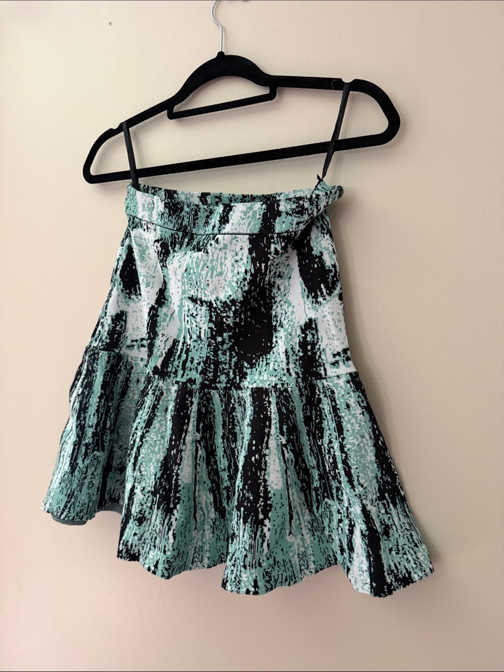 BCBGMaxAzria Mint and Black Abstract Circle Skirt
